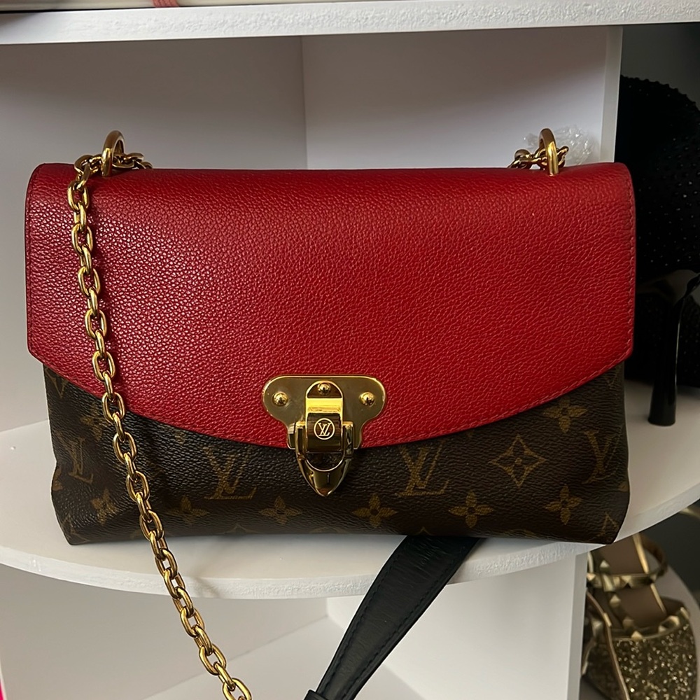 - LV  PALLLAS  BAG 🔥GREAT PRE LOVED CONDITION❤️ CROSS BODY